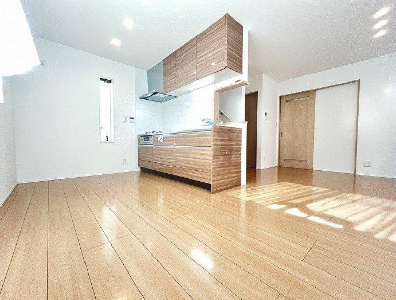 厚木市林4丁目　中古戸建の居間・リビング|こちらの居間で趣味の時間をお楽しみください