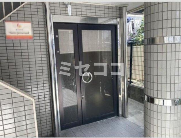 杉本マンションのエントランス
