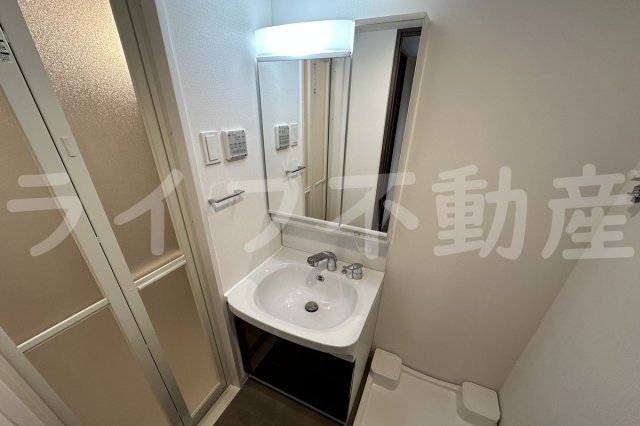 ARCOBALENO OSAKA FUSEの独立洗面台|朝の支度にも助かる、独立の洗髪洗面化粧台