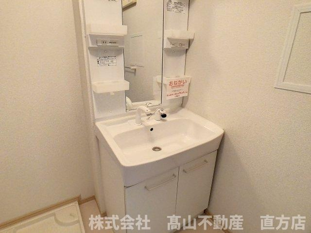 直方市大字頓野のアパートの洗面所