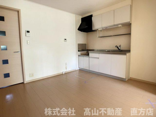 直方市大字頓野のアパートの居間・リビング