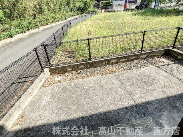直方市大字頓野のアパートの庭