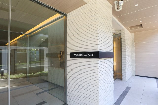 スプランディッド難波WESTⅡのエントランス