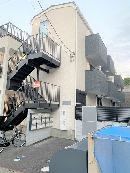 ロイヤルメゾン幕張本郷の外観