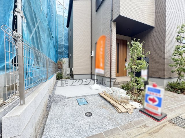 所沢市北秋津・全4棟　新築一戸建　3号棟　～全館空調搭載～の駐車場|反対側にもう1台駐車可能！