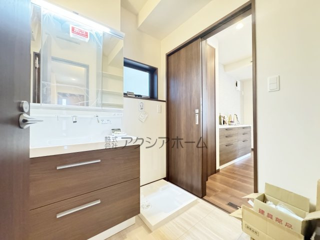 所沢市北秋津・全4棟　新築一戸建　3号棟　～全館空調搭載～の独立洗面台