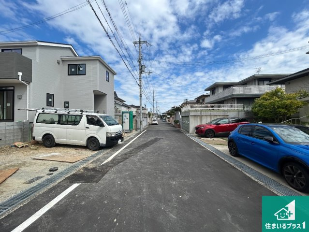 ◆和泉市光明台　第1期　新築一戸建ての前面道路含む現地写真|周辺は落ち着いた街並みの住宅地！子育てがしやすい住環境です！まだ未完成ですが、現地でしかわからない事もございます。是非一度ご覧ください。