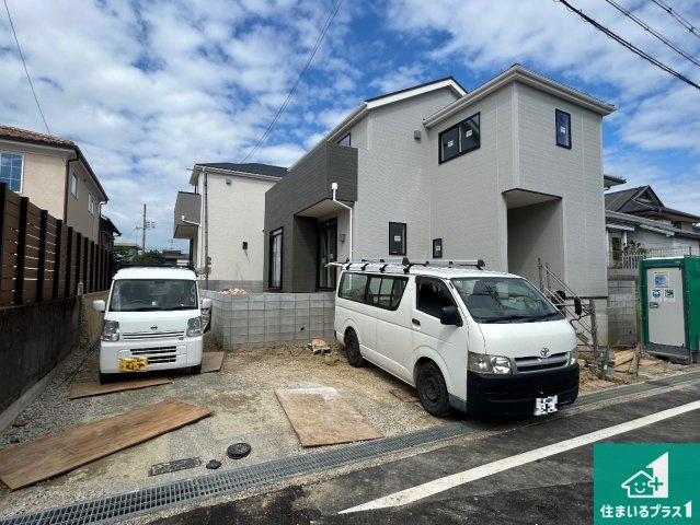 ◆和泉市光明台　第1期　新築一戸建ての外観|周辺は落ち着いた街並みの住宅地！子育てがしやすい住環境です！まだ未完成ですが、現地でしかわからない事もございます。是非一度ご覧ください。