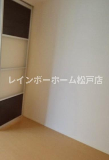 クレアの寝室|広くて明るい寝室