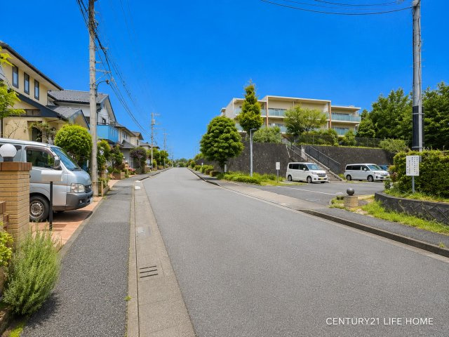 【その他】 | 戸建 町田市真光寺２丁目 | 前面道路含む外観です