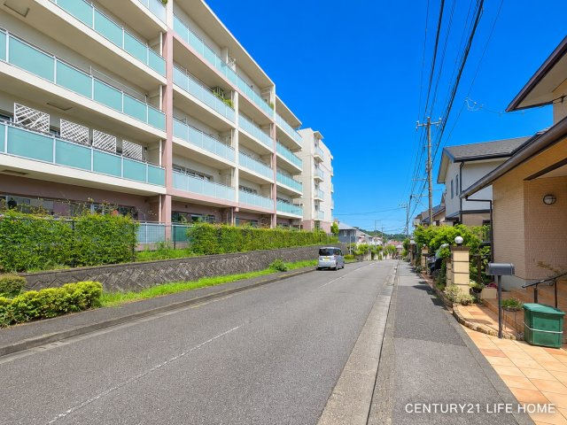 【その他】 | 戸建 町田市真光寺２丁目 | 前面道路含む外観です