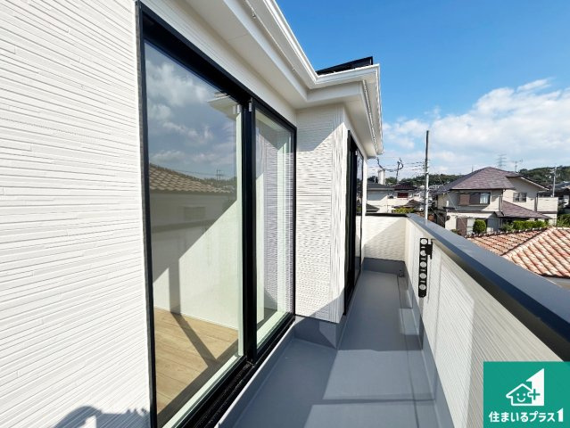 和泉市光明台　第1期　新築一戸建てのバルコニー|ワイドバルコニーは洗濯物を干すスペースが広いのでご家族が多くても安心！