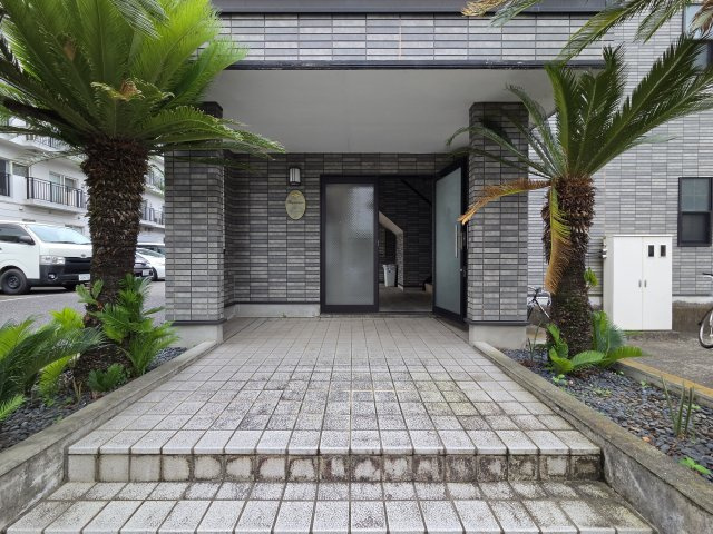 町田市大蔵町の賃貸マンションのエントランス