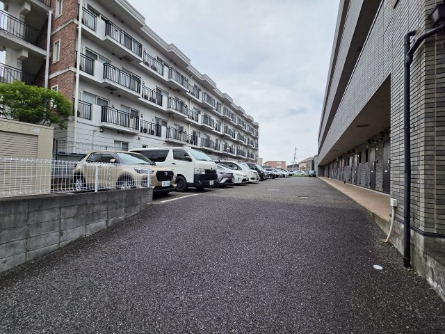 町田市大蔵町の賃貸マンションの駐車場