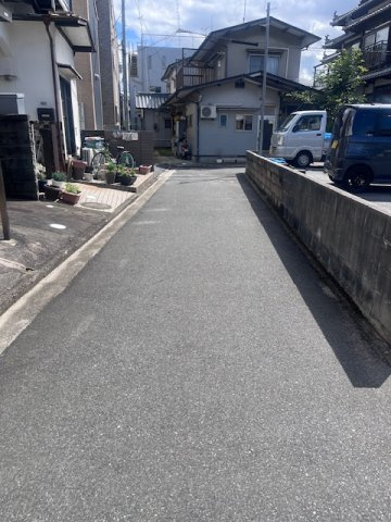 長束1丁目中古戸建の前面道路含む現地写真