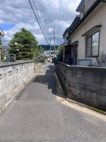 長束1丁目中古戸建の前面道路含む現地写真