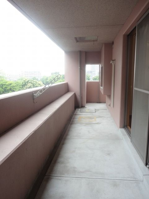 福岡市南区三宅３丁目の賃貸マンションのバルコニー