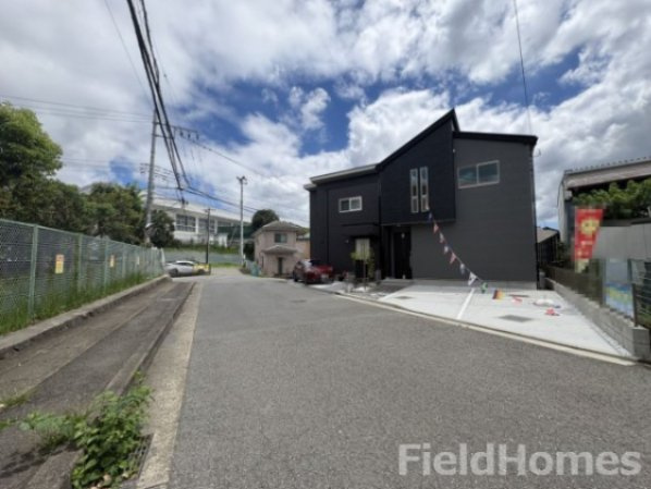 伊勢原市田中新築戸建て　2期1号棟の前面道路含む現地写真|前面道路含む現地写真です。
