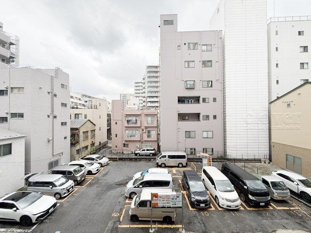 【展望】 | ハイコーポ松が谷 | 眼前に広がる空の雄大さと、このお部屋の自慢の一つである「眺望」をご覧ください。毎日、この景色を独り占めできる新生活に夢が広がります。～即日のご見学可能～　お問合せはお気軽にどうぞ。
