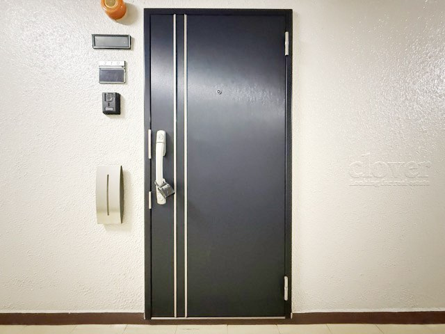 【その他共用部分】 | ハイコーポ松が谷 | 皆様をお迎えする、お部屋の玄関ドア。開けやすさや開放角度、ドアノブの操作しやすさや鍵の形状などを、現地で一度ご確認ください。～即日のご見学可能～　お問合せはお気軽にどうぞ。
