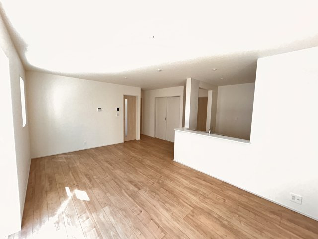 【LiveleGarden】下野上大領 全8棟の前面道路含む現地写真|〇分譲地〇
充実の最新設備とこだわりの設計で、家族の「こだわり」と「理想」をカタチにできます♪
※2026年7月撮影