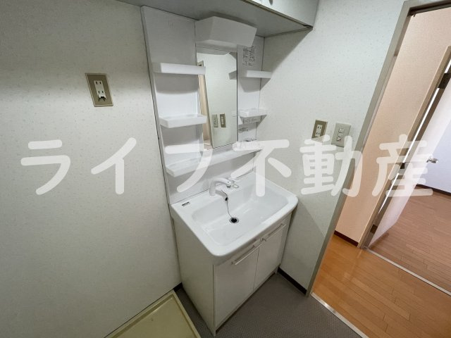 ロイヤル俊徳の洗面所|明るい洗面所です