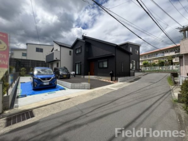 伊勢原市田中新築戸建て　2期2号棟の前面道路含む現地写真|前面道路含む現地写真です。
