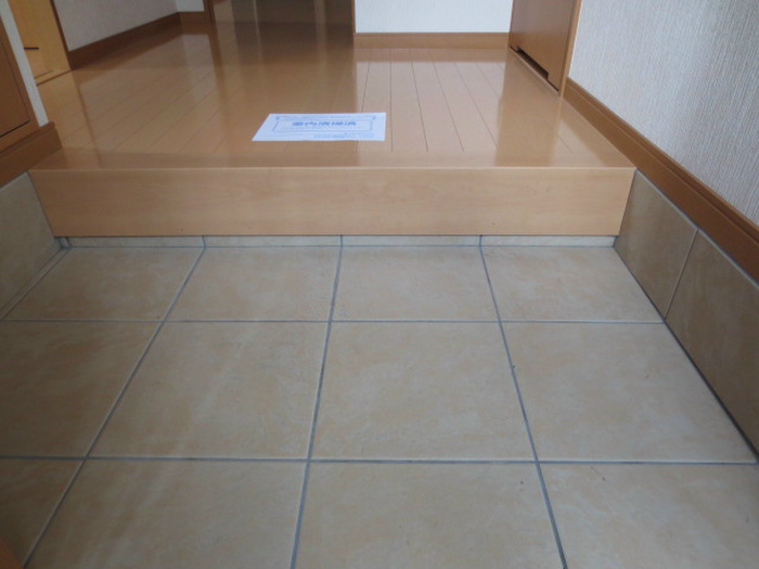 レザンヴェール八つ松の玄関