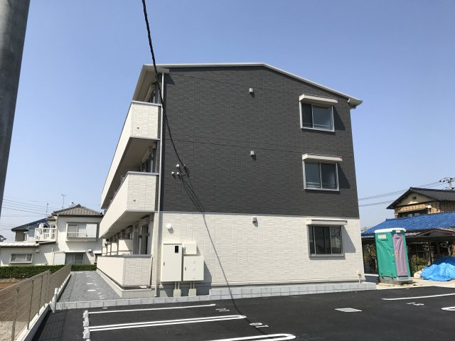 セレブレイト成田の外観