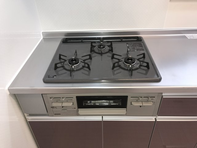セレブレイト成田のキッチン|グリル付きガスコンロ