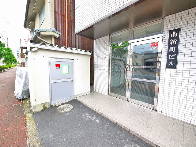 南新町ビルのエントランス|落ち着いたエントランスです