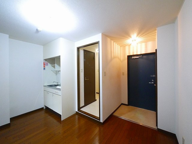 南新町ビルの居間・リビング|ゆったりとした居間です