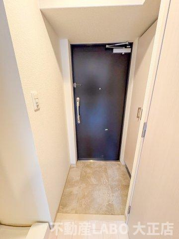 フォーリアライズ難波リアンの玄関