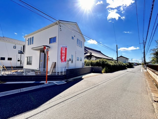 【LiveleGarden】下野上大領 全8棟の前面道路含む現地写真|〇分譲地〇
全8区画の新しい街が誕生！同世代が集まるコミュニティで、のびのび子育てを始められます♪
周囲の目も届きやすく安心の環境です。
※2026年7月撮影