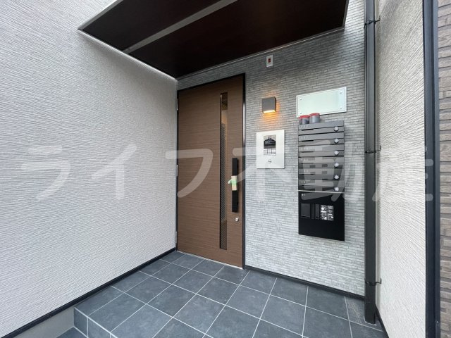 badge nagase eastのエントランス|落ち着いたエントランスです