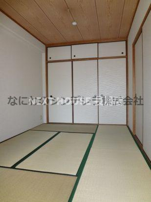クレセントマンションの洋室
