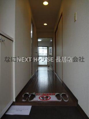 クレセントマンションの玄関
