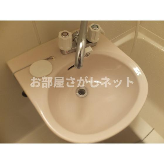 ＣＲＥＳＣＥＮＴ　ＭＯＴＯＮＥＳの洗面所