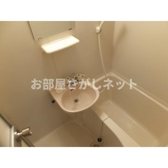 ＣＲＥＳＣＥＮＴ　ＭＯＴＯＮＥＳの浴室