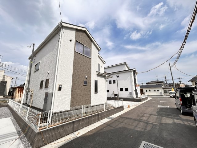 【LiveleGarden】下野上大領 全8棟の前面道路含む現地写真|〇分譲地〇
全8区画の新しい街が誕生！同世代が集まるコミュニティで、のびのび子育てを始められます♪
周囲の目も届きやすく安心の環境です。
※2026年7月撮影