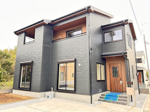 【LiveleGarden】下野上大領 全8棟の外観|〇6号棟【4LDK+SIC+ストレージルーム+WIC+カースペース4台】
収納たっぷりな6号棟です♪
※2026年10月撮影