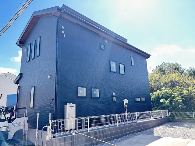 【LiveleGarden】下野上大領 全8棟の外観|〇6号棟〇
全８区画の分譲地が誕生しました！各住戸には陽当たり良好な南庭を確保。統一感のある美しい街並みで新生活をスタートしませんか(^^)/
お気軽にお問い合わせください♪
※2026年10月撮影