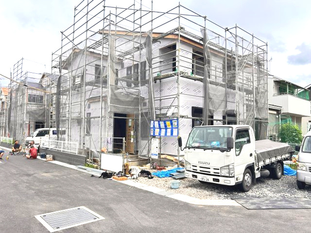 【LiveleGarden】下野上大領 全8棟の前面道路含む現地写真|〇3号棟〇
全8棟それぞれ個性あふれる内装カラー＆間取りをご用意しております♪
今なら生活スタイルや自分好みに合った建物をお選びいただけます☆
※2026年7月撮影