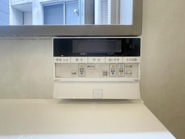 ウエストゲートのその他|壁面に設置されたパネル操作で様々な機能を簡単に利用できます。シンプルなデザインが特徴です。必要な操作が一目で分かりやすく配置されています。基本的な動作をボタンひとつで切り替え可能です。