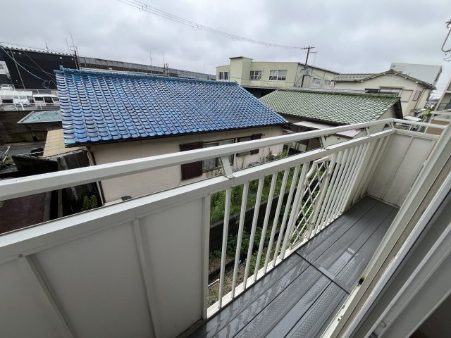 サンシティー西大路のバルコニー|外からの目が気にならないバルコニーで洗濯物が干せます