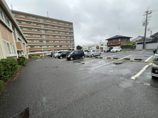 サンシティー西大路の駐車場|カースペースがあります