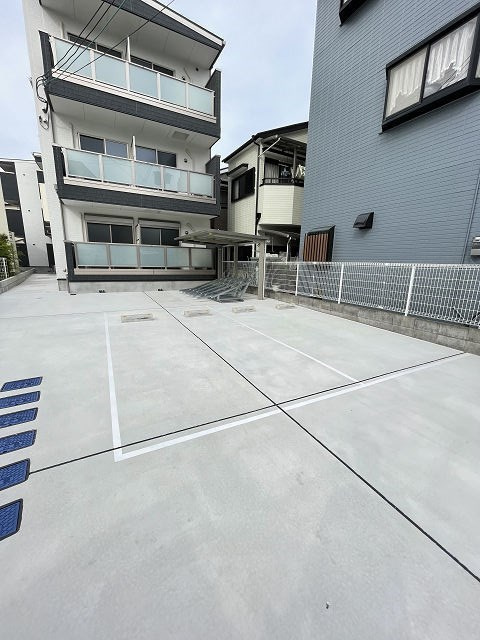 ラ・セーヌ武庫川の駐車場
