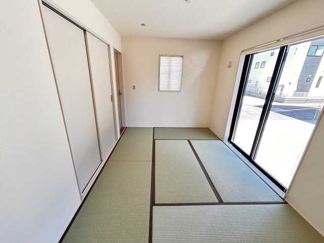 【LiveleGarden】下野上大領 全8棟の前面道路含む現地写真|〇分譲地〇
ライフスタイルに合わせて選べる多彩な間取りプランをご用意！充実の最新設備とこだわりの設計で、家族の「こだわり」と「理想」をカタチにできます♪
※2026年7月撮影