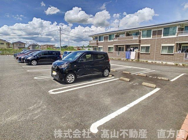 北九州市八幡西区馬場山緑のアパートの駐車場