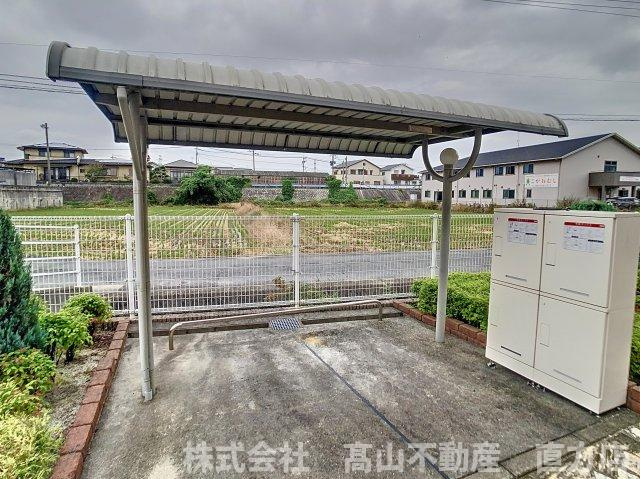 北九州市八幡西区馬場山緑のアパートの駐車場